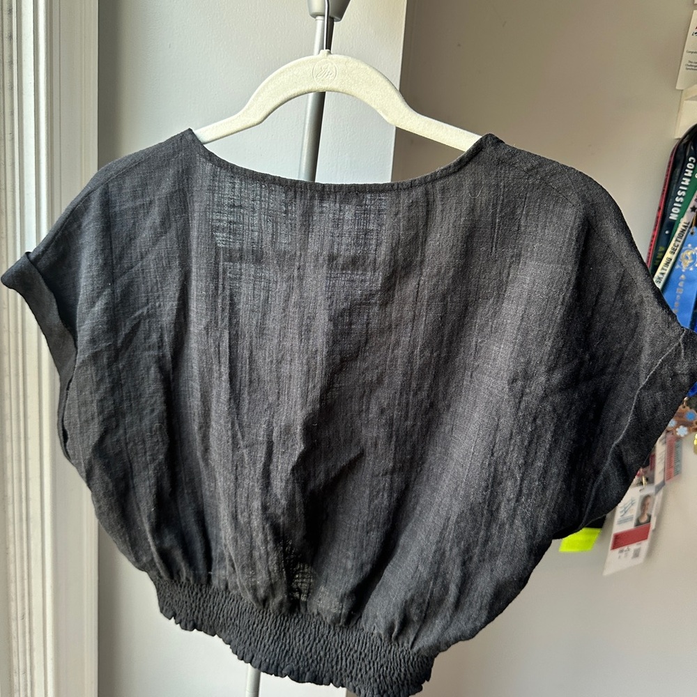 Abercrombie & Fitch Black Cuffed Sleeve Crop Blouse - Picture 2 of 3
